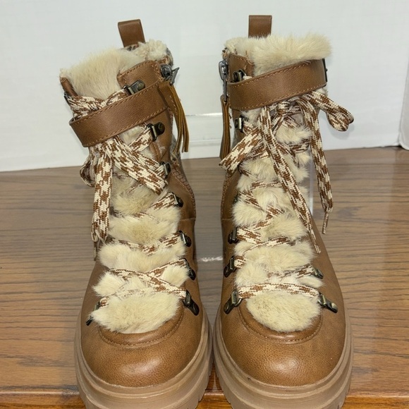 Circus by Sam Edleman women’s Gretchen shearling hiker boot/booties. Size 10 EUC - Picture 3 of 6